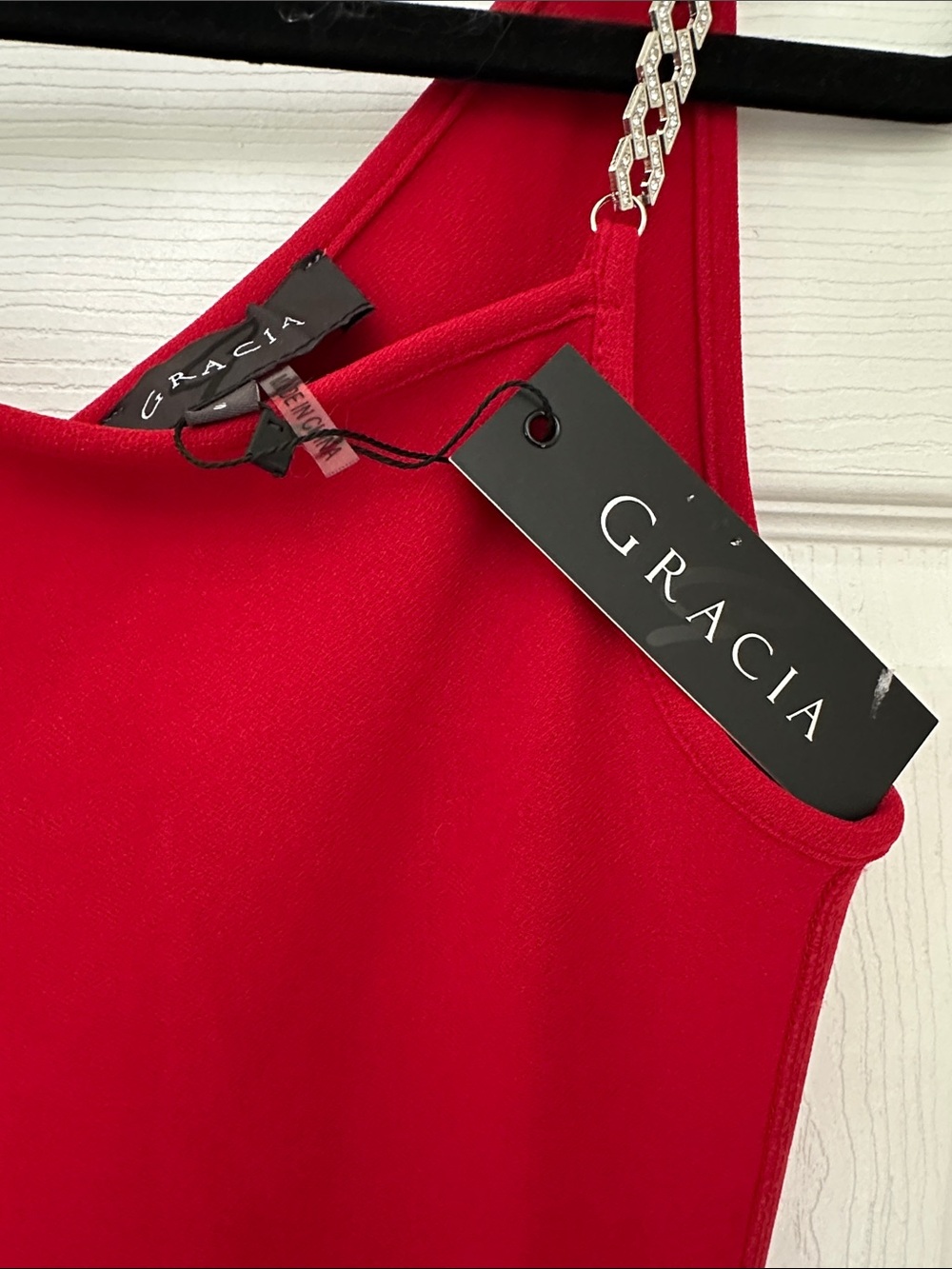Gracia Red One-Shoulder Chain-Detail Dress - Picture 3 of 8